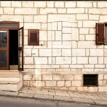 Casa Serena オストゥーニ